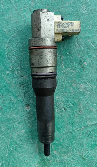 160418009 111050611 143155970 102920405 144247622 In Multiple Original PACCAR Fuel Injector Assemblie