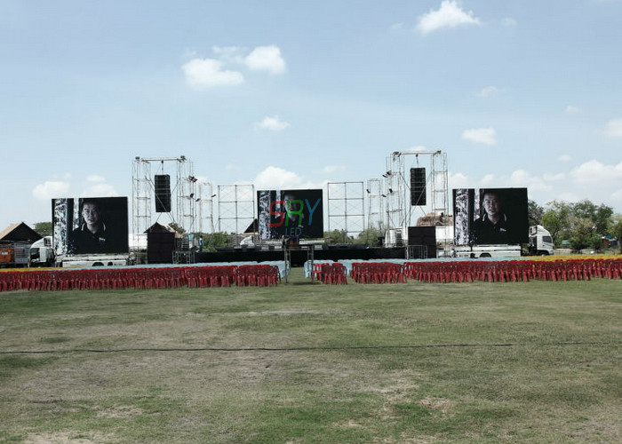 Full Color 2000HZ 1 / 8 Scan Truck Mounted LED Display Signs 1R1G1B High Definition