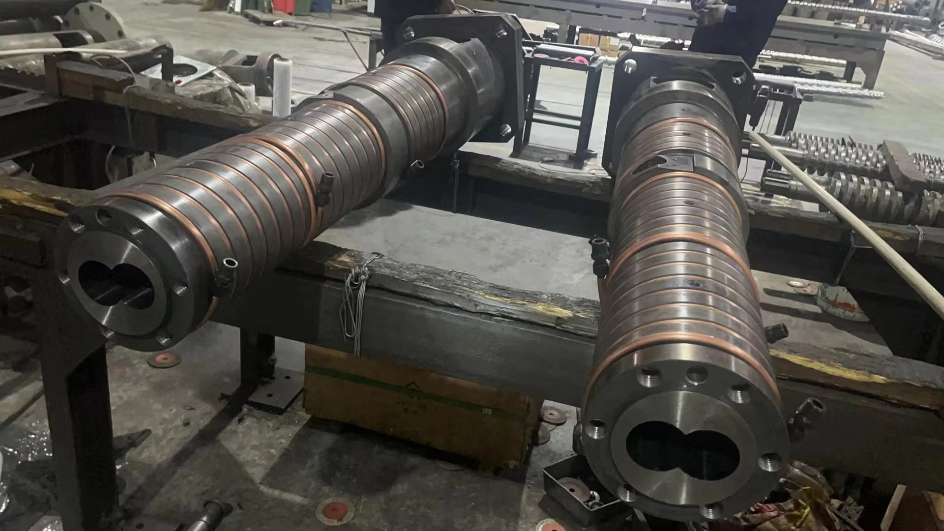 Plastic Extruder Conic Twin Screw And Barrel / Bi-metal Screw And Barrel For Double Twin Screw Extruders
