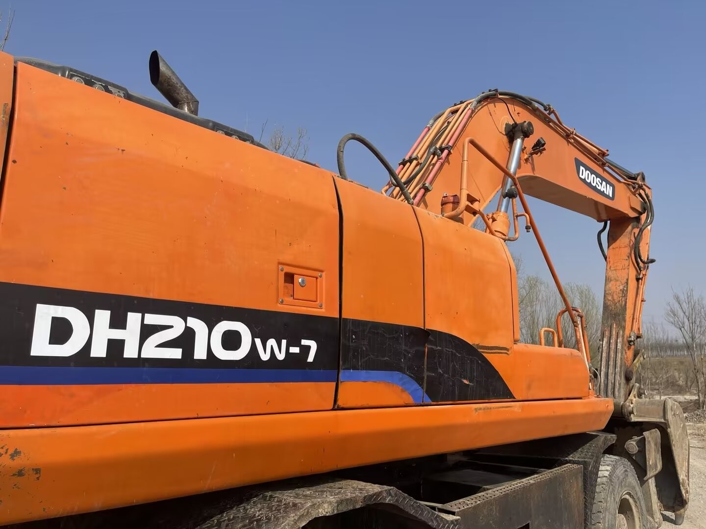 Original Used Doosan Wheel Excavator DH210-7 Earth Moving Equipment