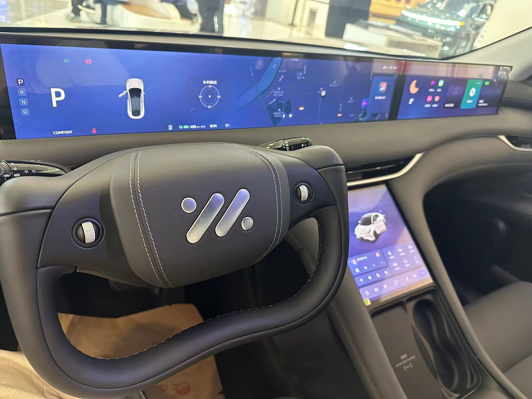 2023 High Power 4WD Zhiji LS6 EV Sports Car with Pure Electric Range of 560-702km