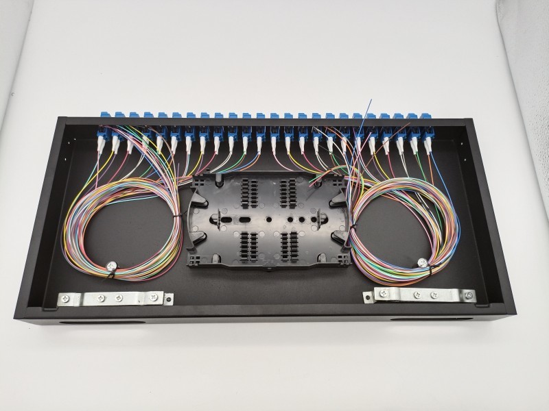FTTH ODF Wall Mount 48 Fibers Fiber Optic Patch Panel With LC Duplex Coupler Pigtails