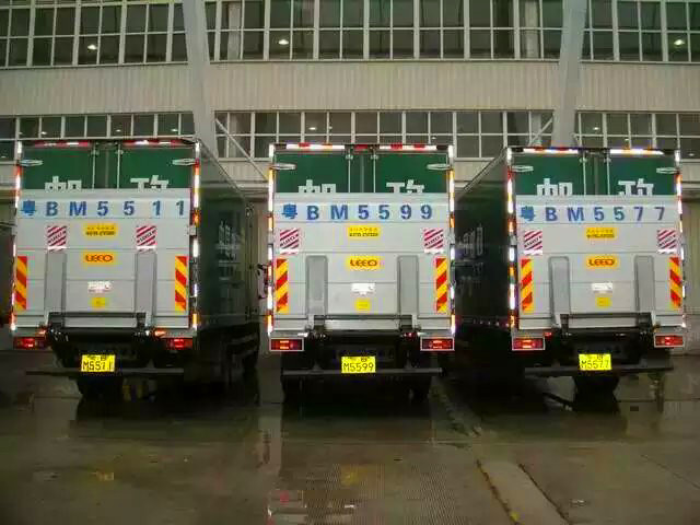 Steel Plate Double Cantilever Tail Lift 24V 3KW Loading Capacity 1500KG