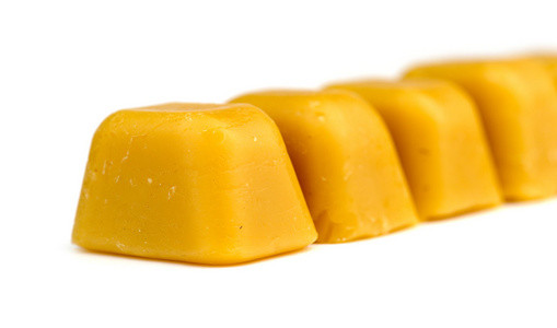 FDA ISO Raw 1 Ounce Beeswax Bars Natural Smell For Medicinal Uses