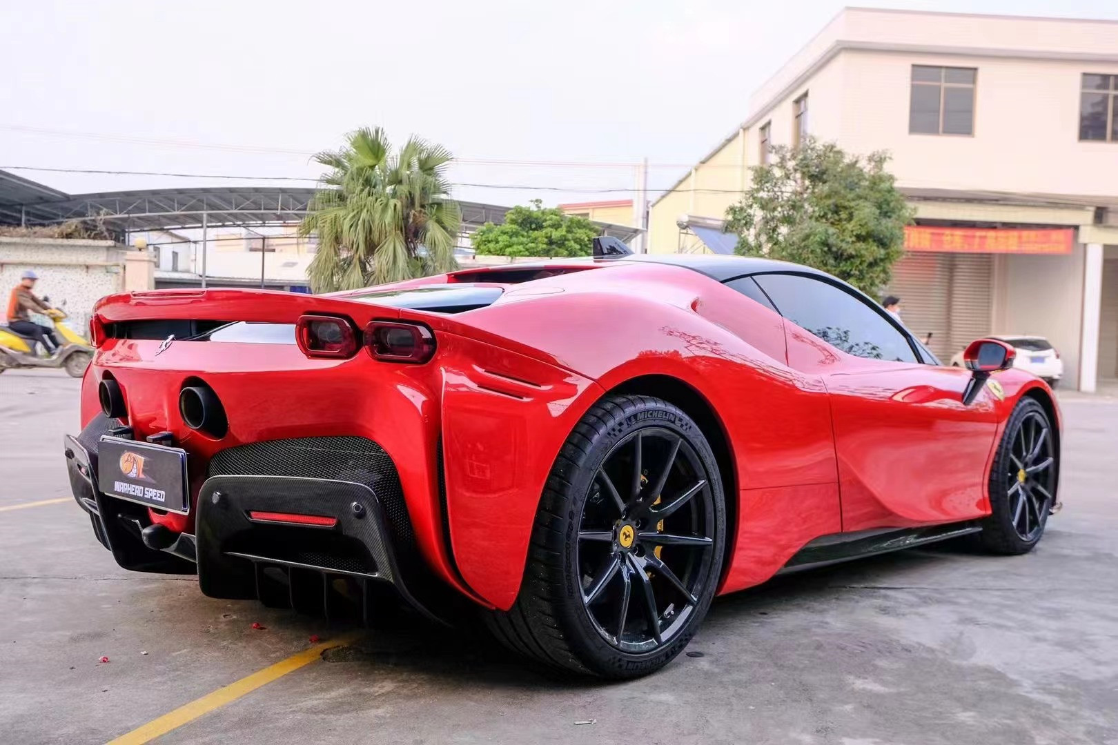 For Ferrari SF90 Dry Carbon Fiber Body Kit SF90 OEM Style Carbon Fiber Front Lip Diffuser Spoiler Side Skirt