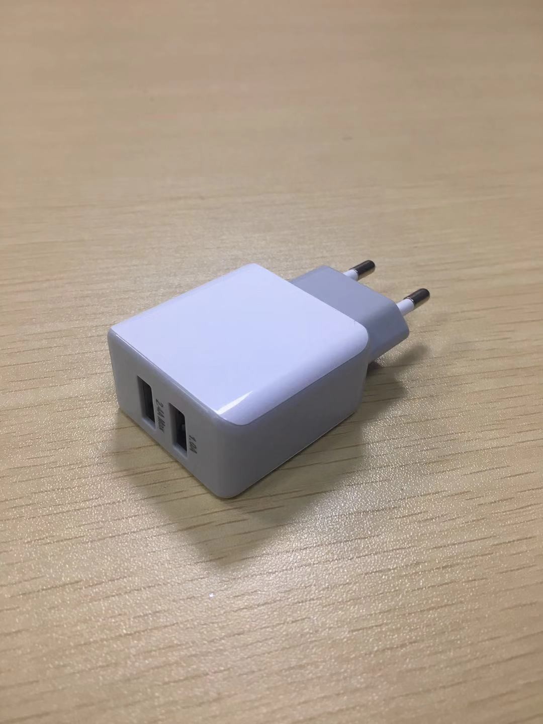 USB Wall Charger DC 5V/2A / 3A output, AC 100-240V input Dual USB charger US$1.8/pc