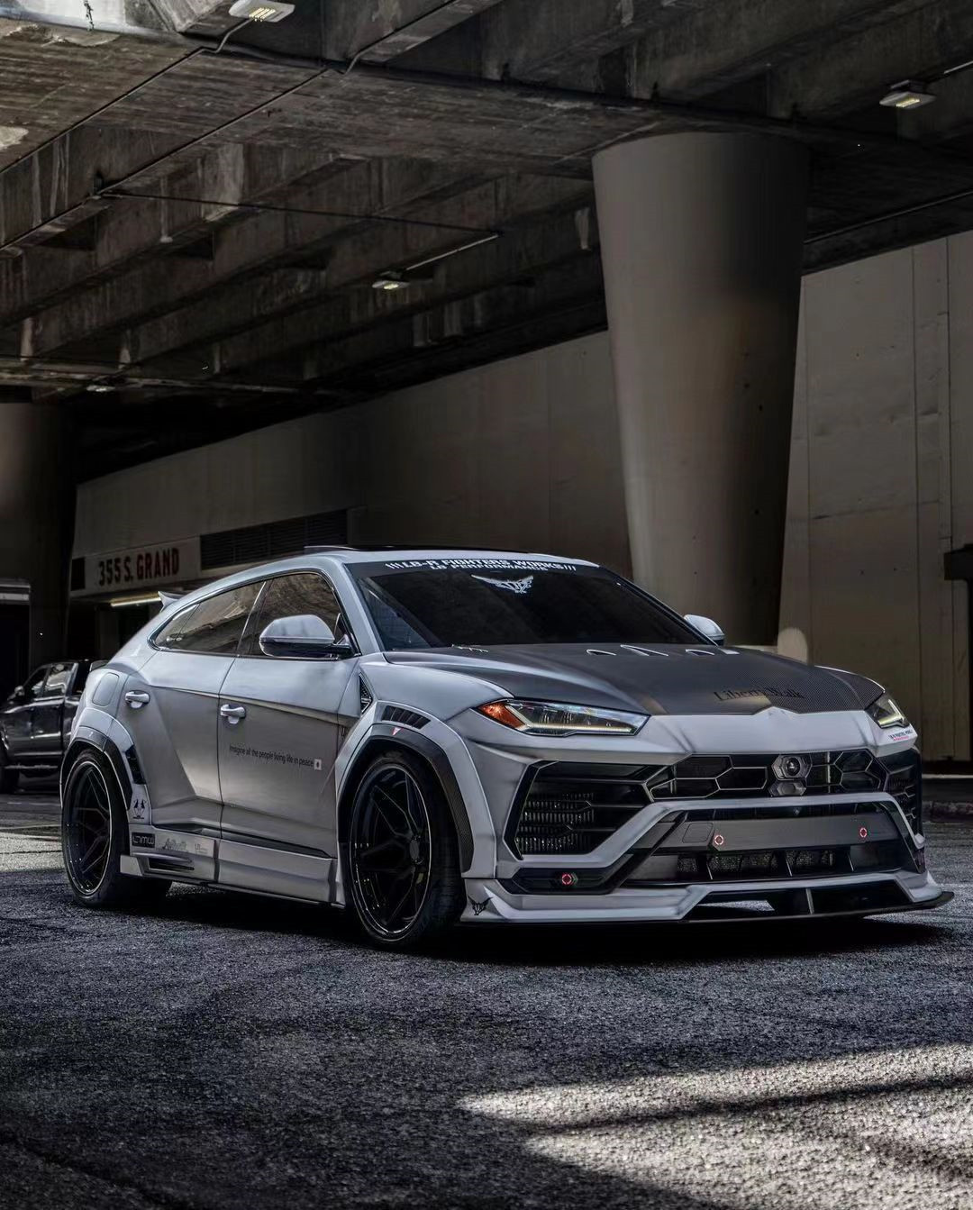 LB Style Wide-body Kit for Lamborghini URUS Carbon Fiber Body Kit Urus Carbon Fiber Front Lip Diffuser Spoiler Wide-body Kit
