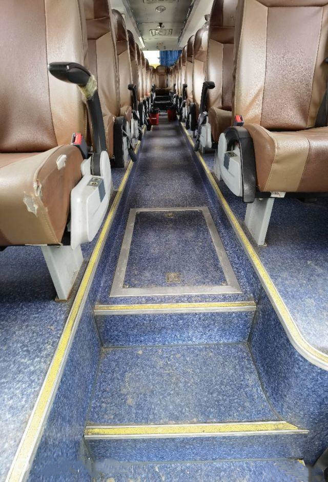 First Class Right Hand Drive Yutong Bus ZK6122H 51 Seater Rear Engine Coach Luxury