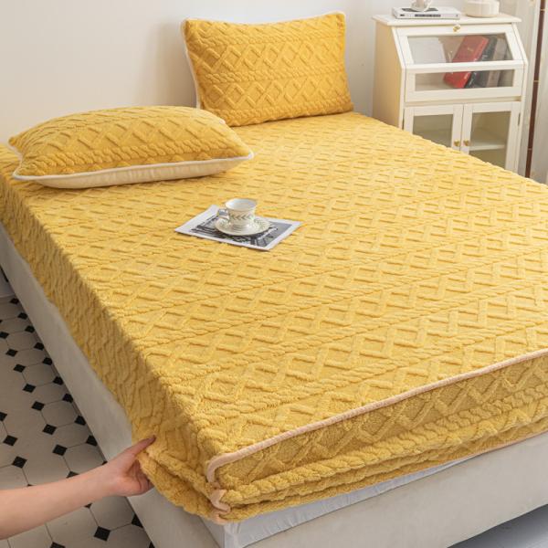 Non-slip Mattress Cover for Winter Warmth 133x72 Fabric Density Fitted Sheet