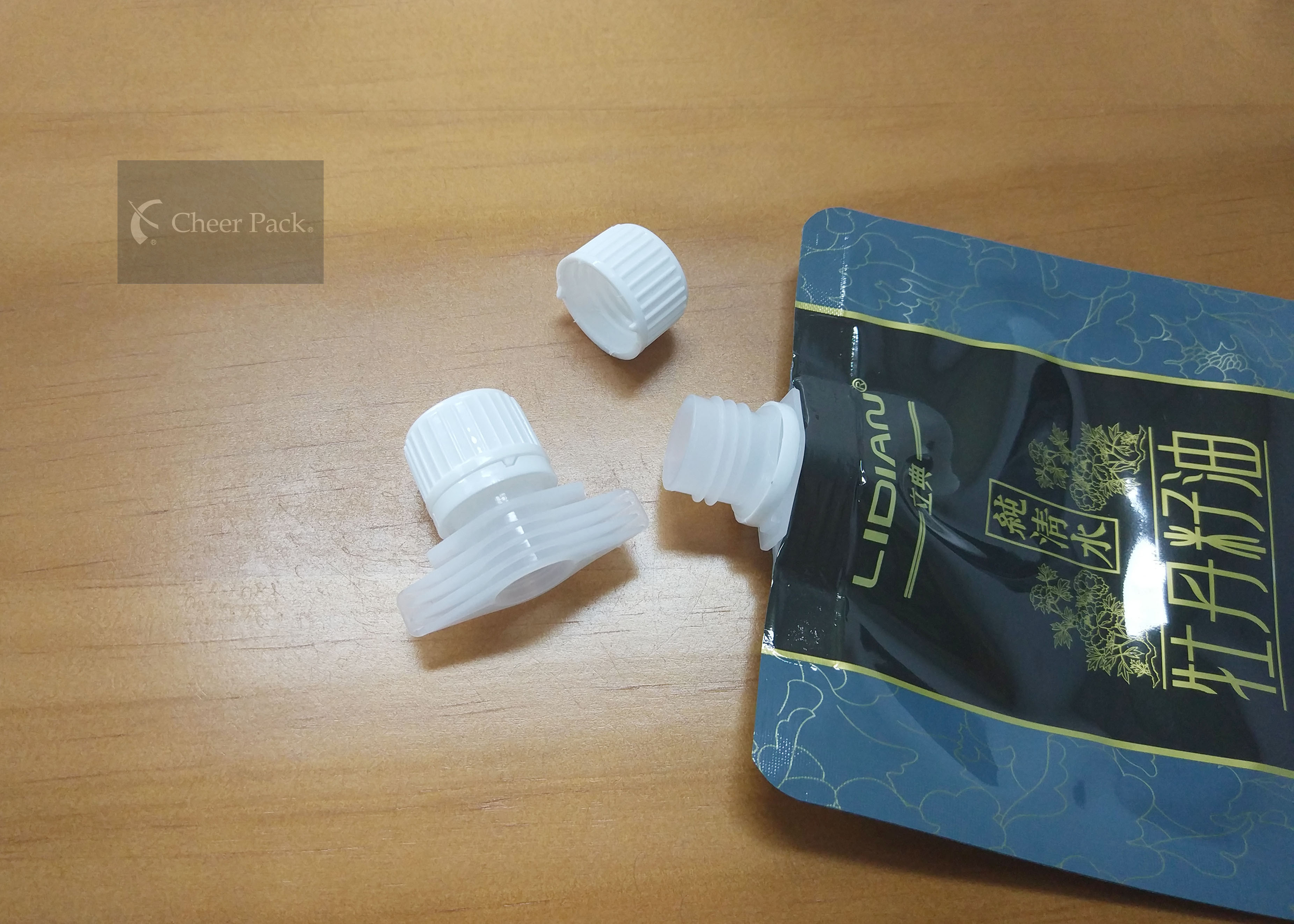 Food Grade Plastic Pour Spout Caps 16 Milimeter Inner Diameter