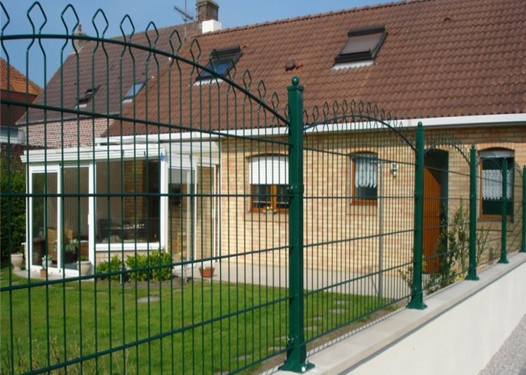 Decorative 50x200mm Welded Wire Garden Fence Whether Resistance