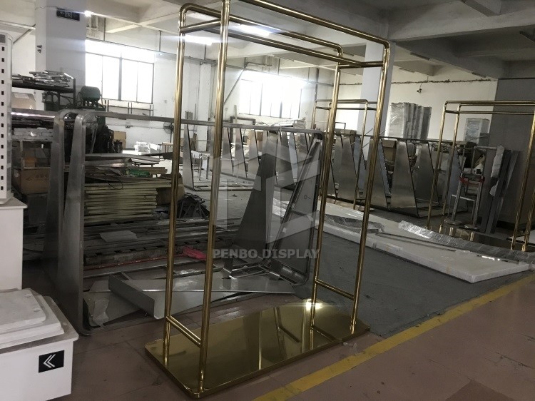 CNC Iron Garment Store Display Stands Racks T4 Lighting