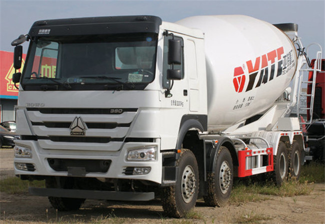 SINOTRUK HOWO 6x4 8m3 Concrete Mixer Truck With Pump Self - Loading