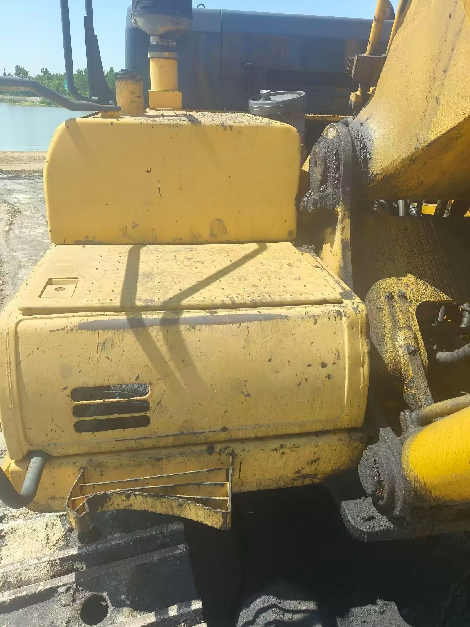 Well Maintained Komatsu 520 Available For Whoever Wants A Serious Excavator