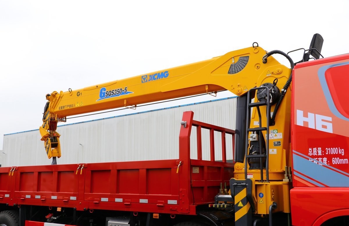 8*4 Drive Model Pre Owned Truck Crane Hongyan Mounted 350hp Heavy Duty Euro 6