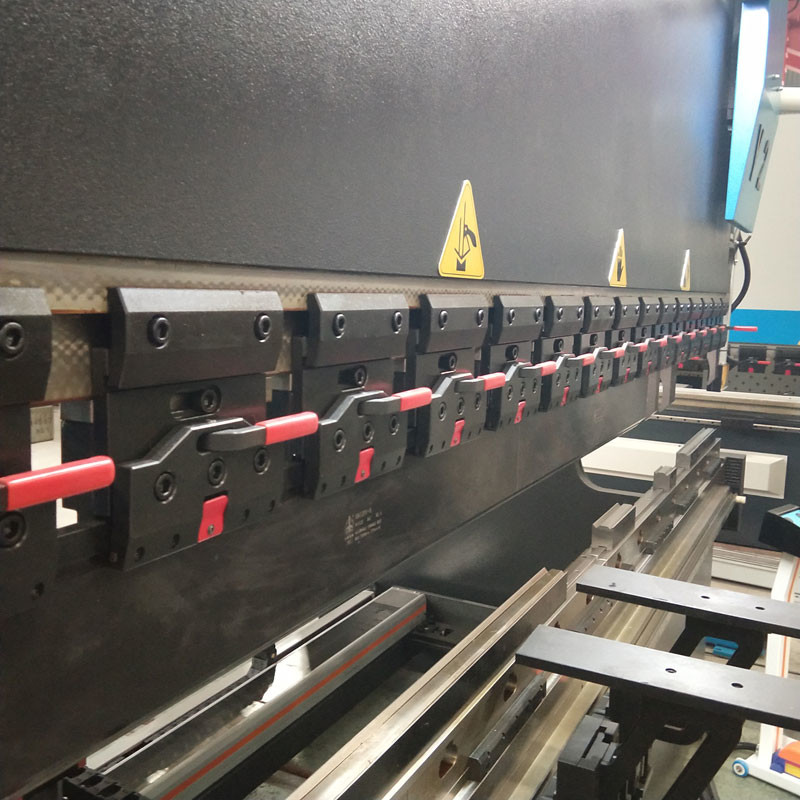 395mm Hydraulic CNC Press Brake Delem DA53T Blue White Bending Machine 8 Times/Min