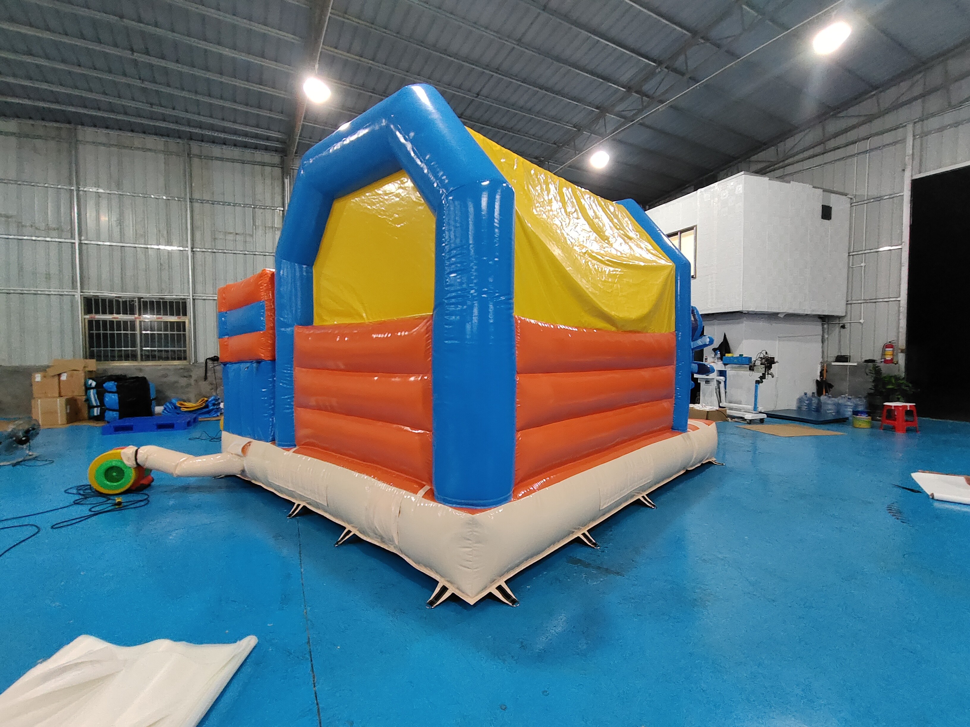 Puncture Resistant Childrens Bouncy Castle With Slide Dogs Cartoon Theme