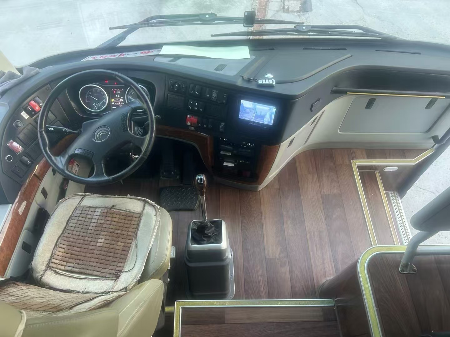 Used Buses And Coaches 2020 Year Yutong ZK6122 Air Conditioner 54 Seats Highway Bus Tour Bus