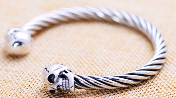 Sterling Silver Cable Cuff Bracelet with Skull Vintage Jewelry (B6041204)