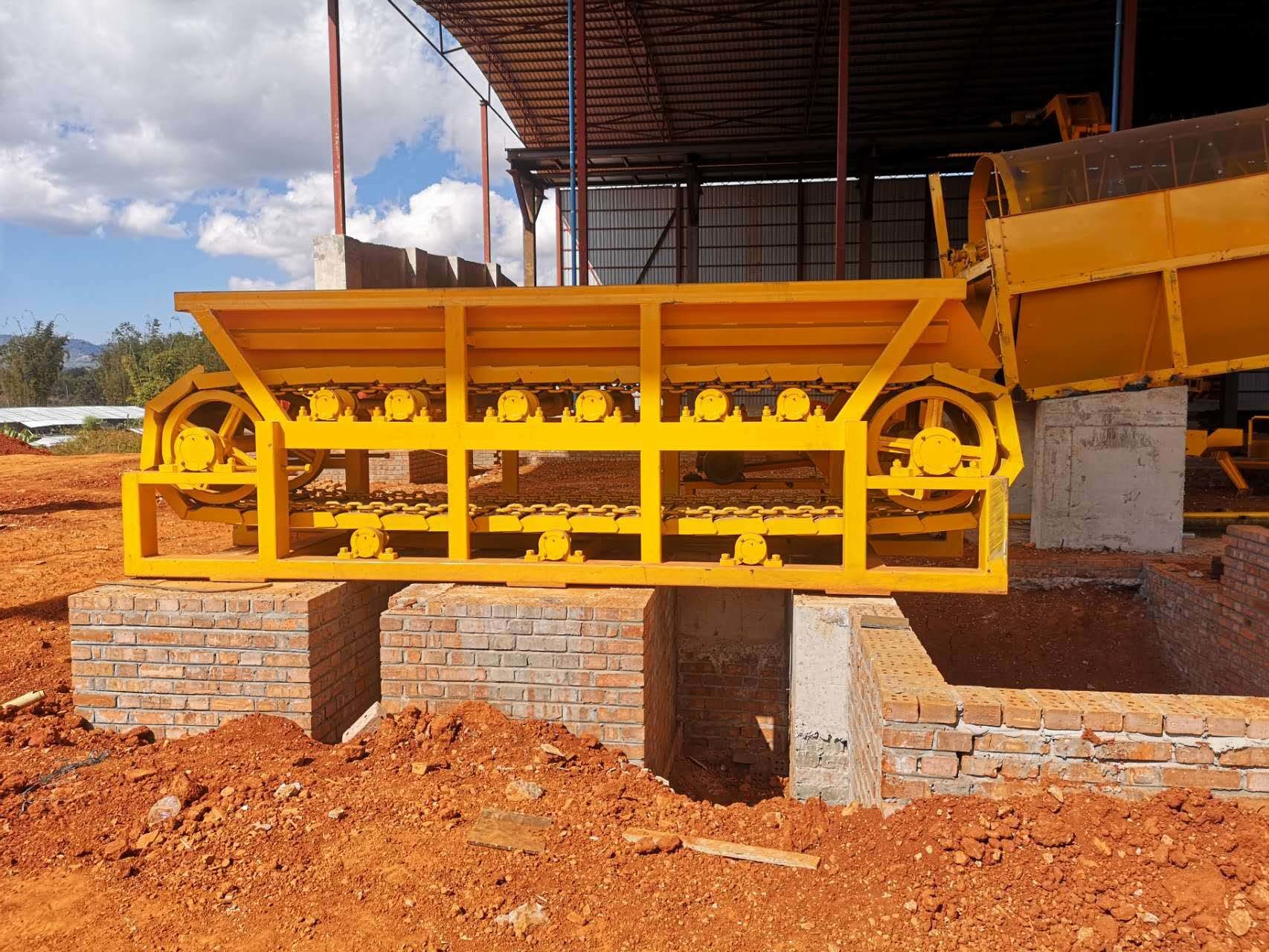 Energy-Saving Plate Feeder for Raw Material Feeding in Brick Production Line