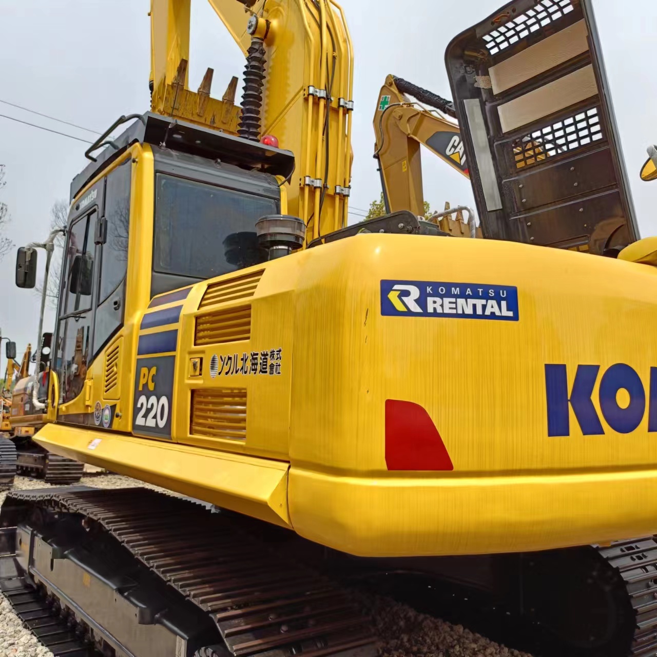 Moving Type Crawler Excavator Japan Make Komatsu PC 220 22 Ton with Great Performance