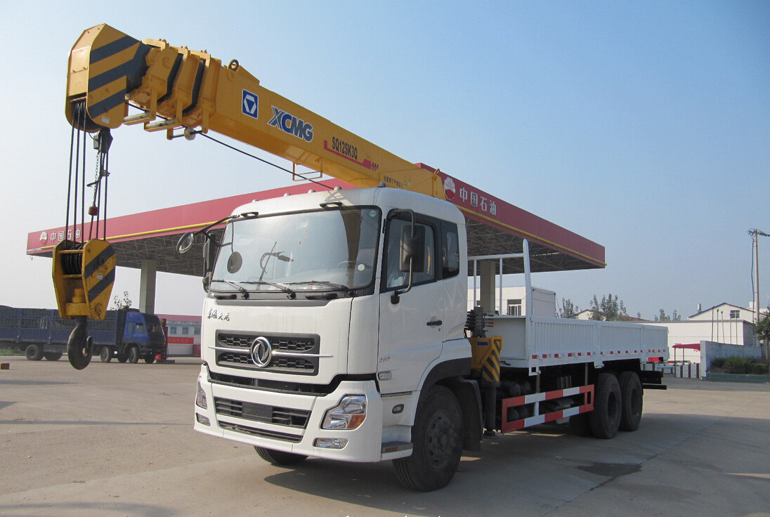 245hp Mobile Truck Mounted Crane Truck Loader Crane Lifting Capacity 12 Ton