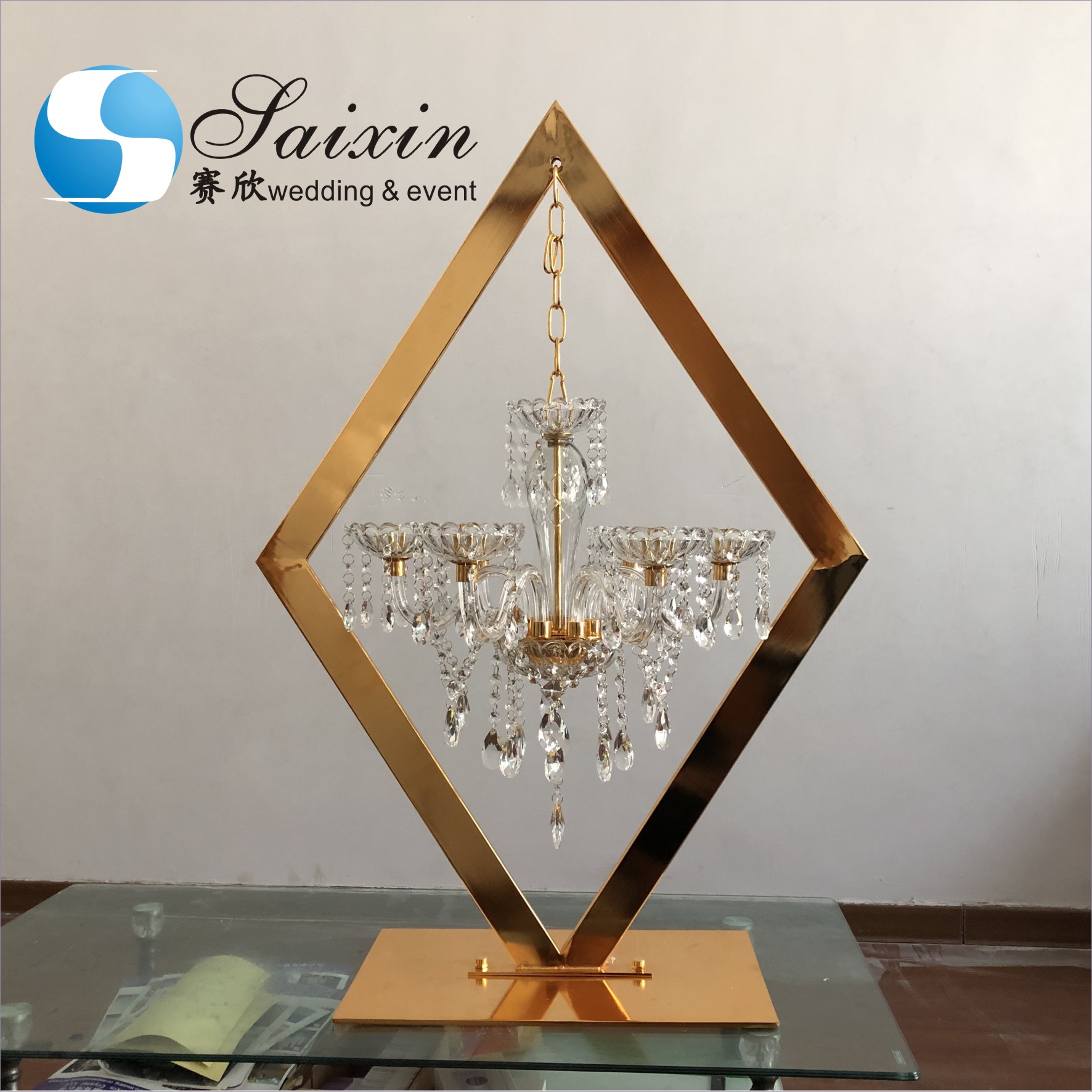 Outdoor Wedding Flower Stand Metal Floral Arrangement Stand White Geometric Trumpet