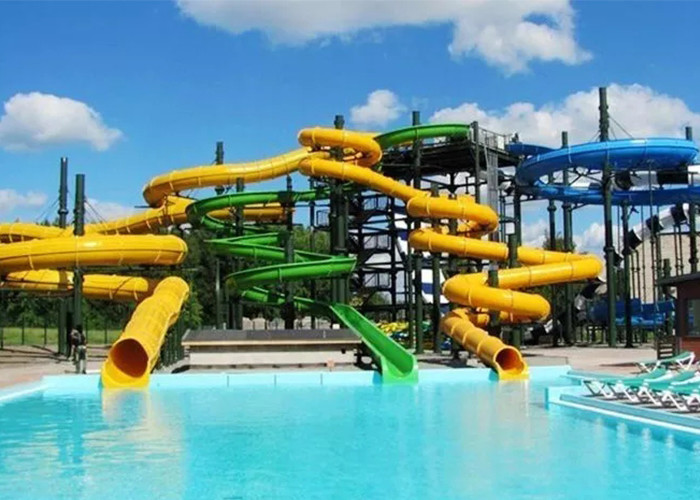 Sunshine Coast Water World Park Magicloop Water Slide Playground For Kids / Adults