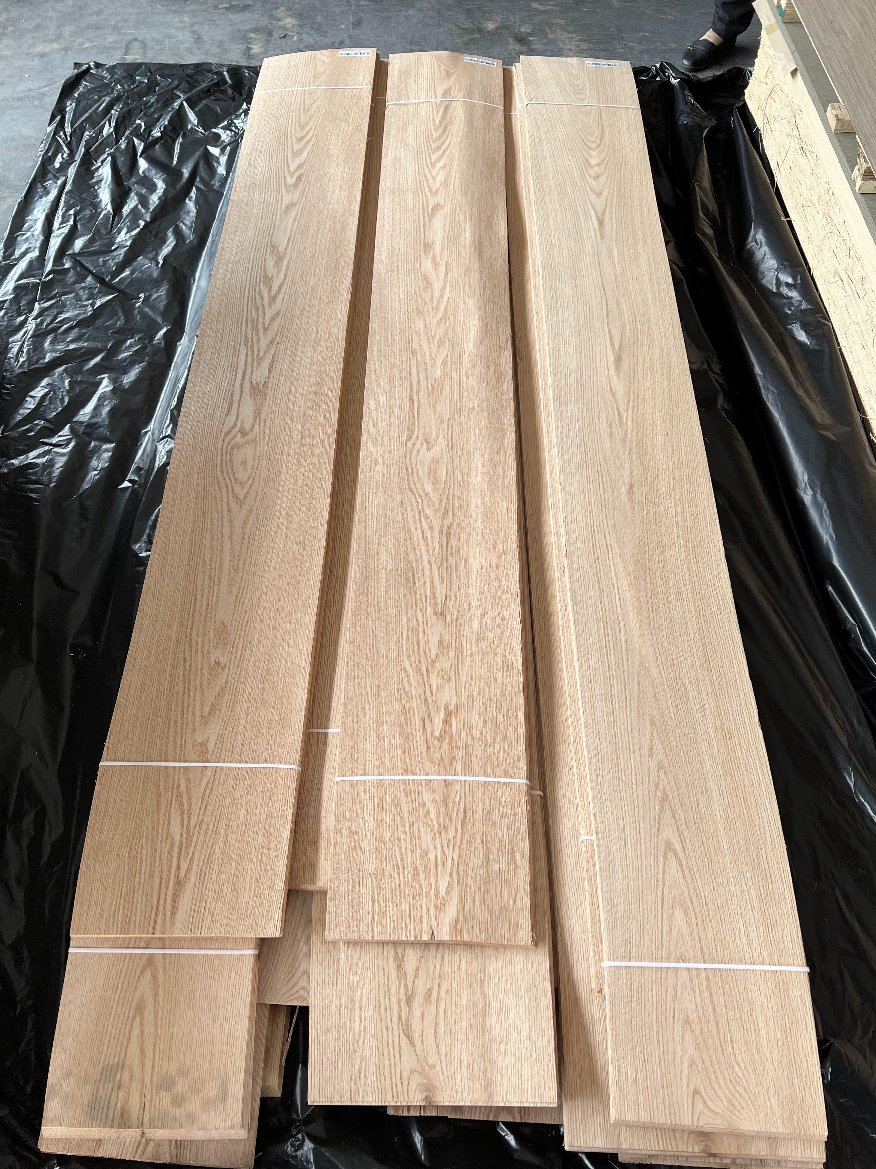 Factory Natural Red Oak Wood Veneer Mountain/Straight Grain 0.45mm Veneer Wood Red Oak Sheets