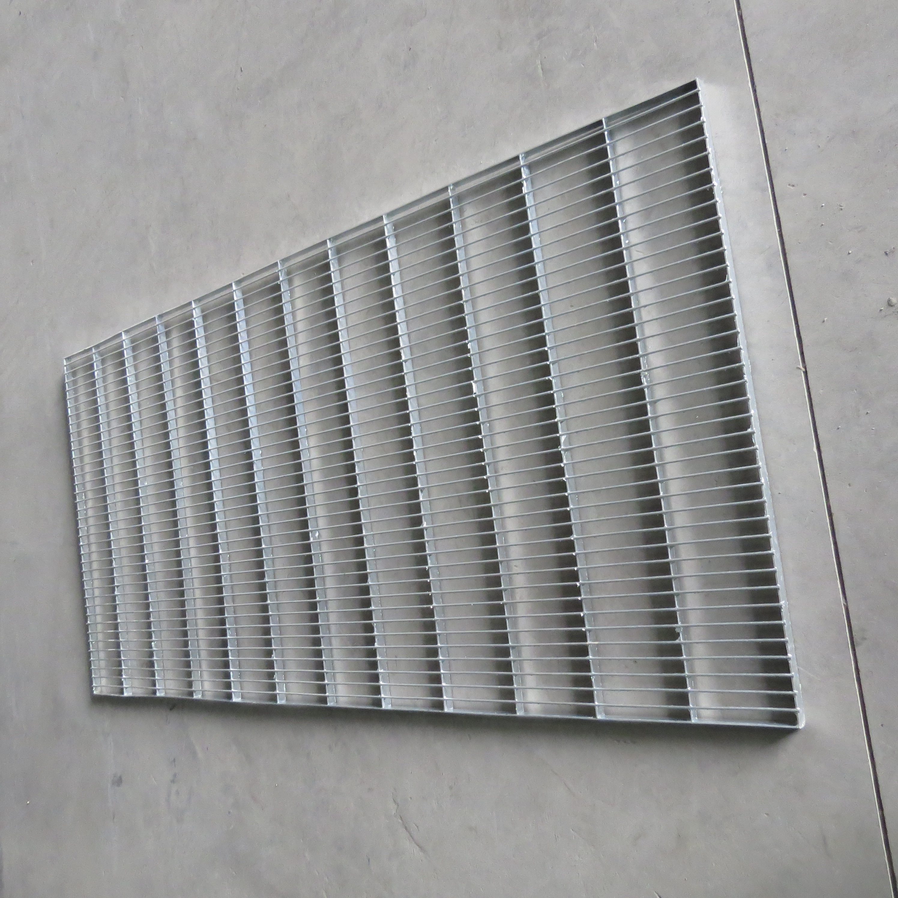 Purse Seine Breeding Net For Hot-Dip Galvanized Corrosion-Resistant Pigeon Cage
