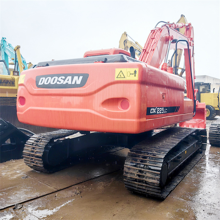 Good Condition Doosan DX225 Used Excavator 22 Ton Earth-Moving Machinery Made in Korea