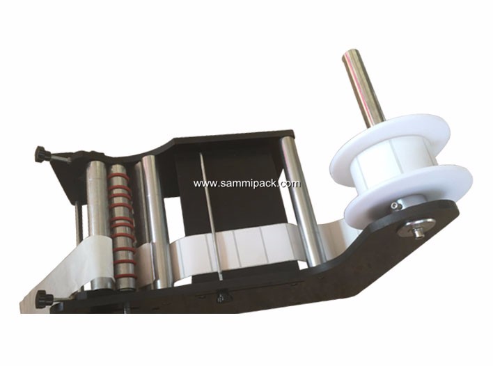 Manual Adhesive Sticker Packaging Labeling Machine For Round Bottles