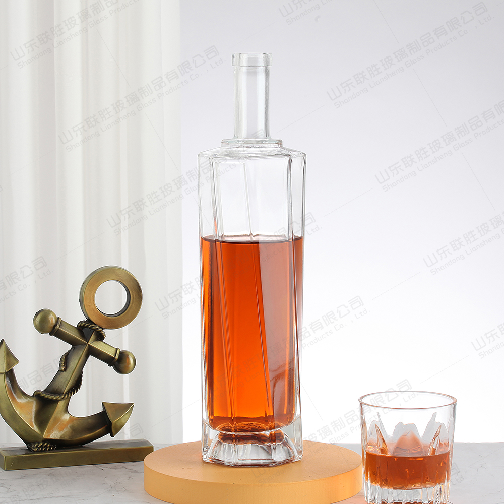 Bottle color Customized Luxury XO Brandy 700ml Glass Spirit Bottles with Glass Cap