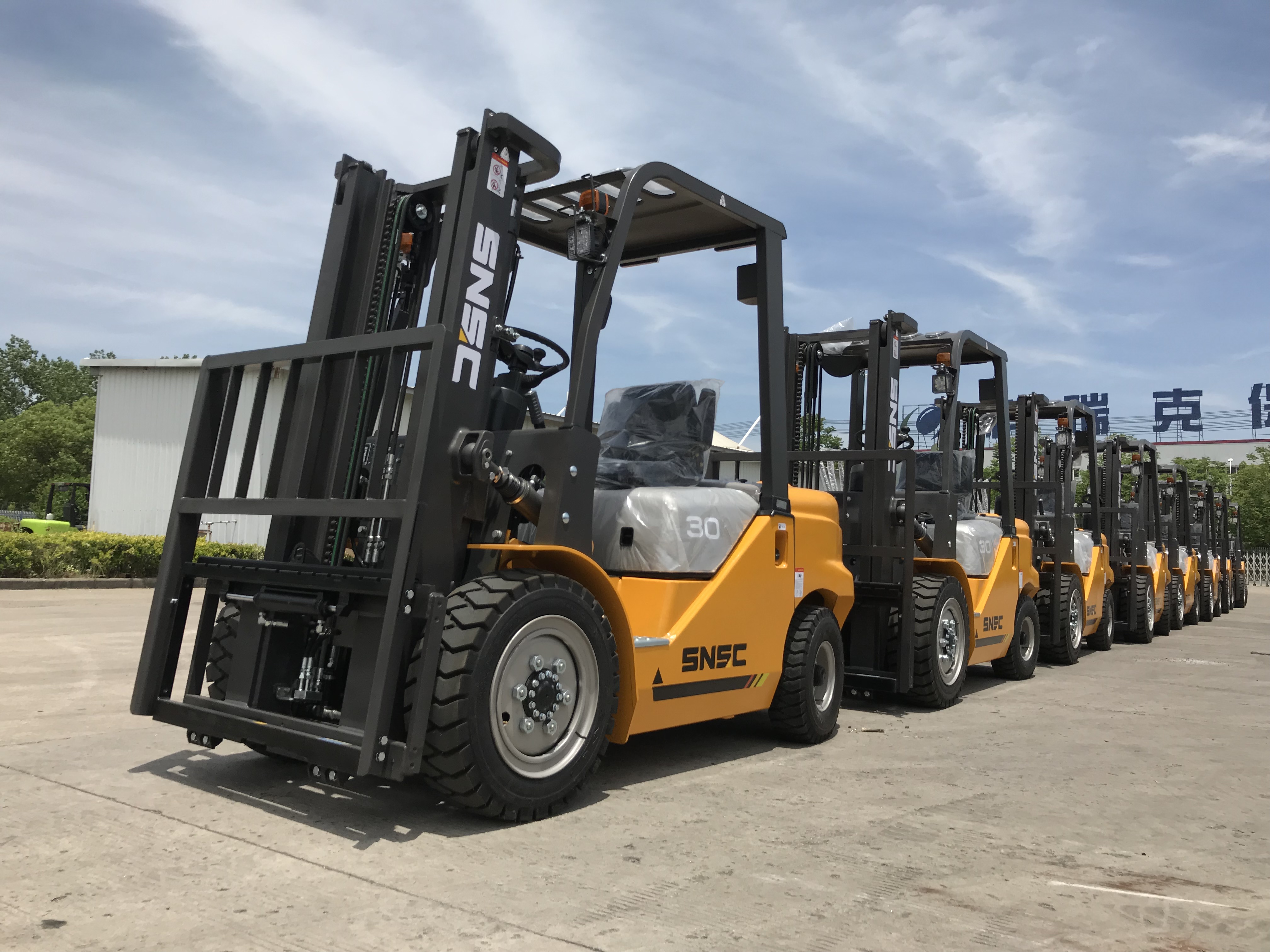 1150mm Fork Length 4 Ton 4-Wheel Telehandler Forklifts for Off Road and Rough Terrain