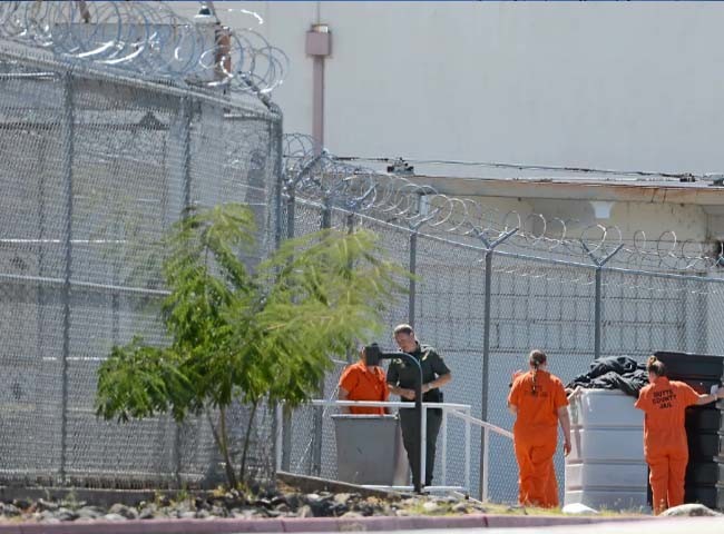 Military Defense 10 Ft Chain Link Fence With Barbed Wire And Razor Wire