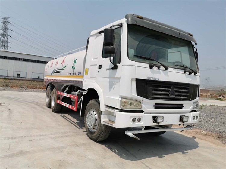 Sino Truck HOWO 6x4 Water Truck 12-16m Sprinkling Area 25000kg Gross Vehicle Weight