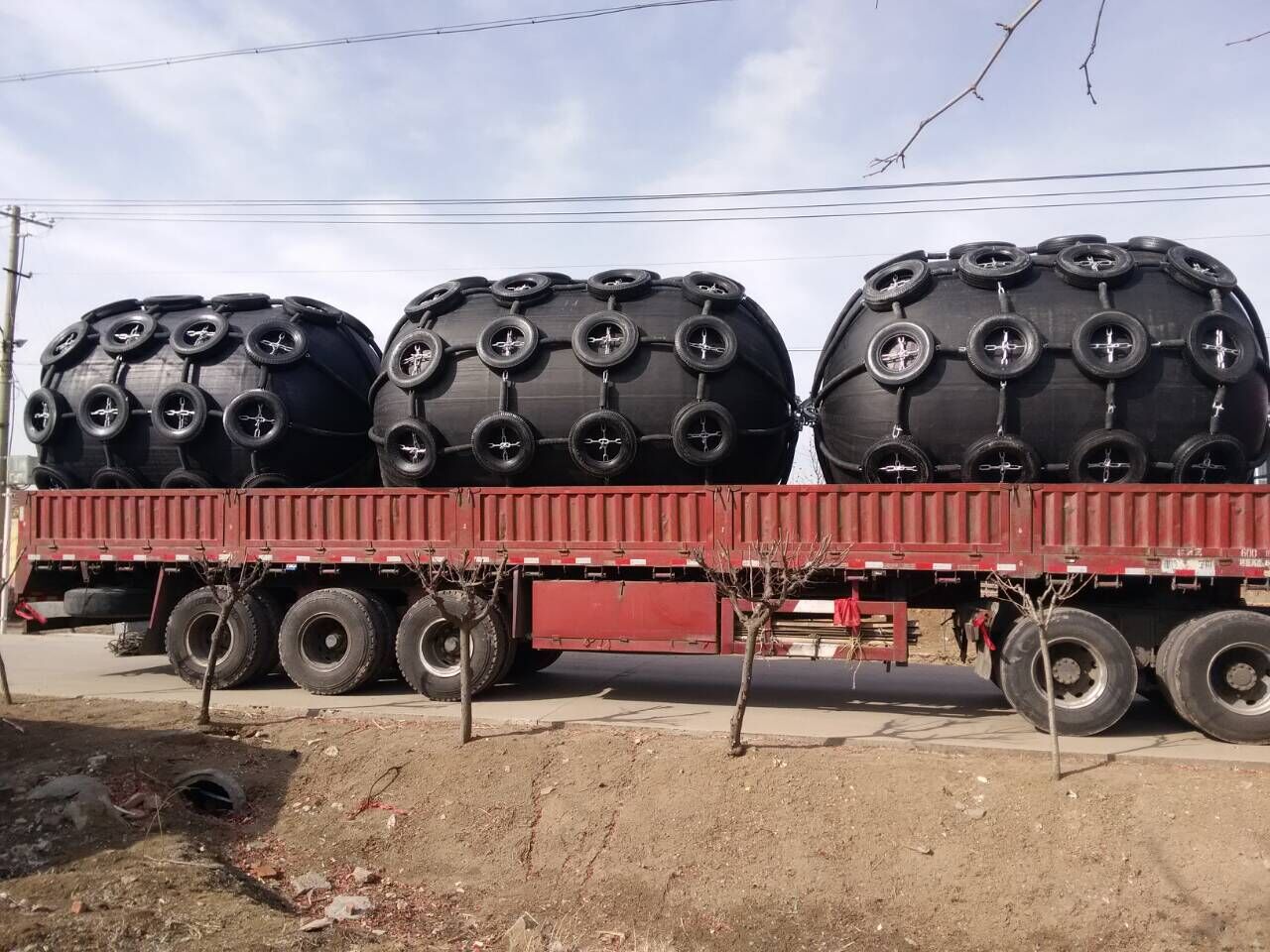 50Kpa 80 Kpa STS Pneumatic Rubber Fender Yokohama Type Fenders With Tire Chain Net