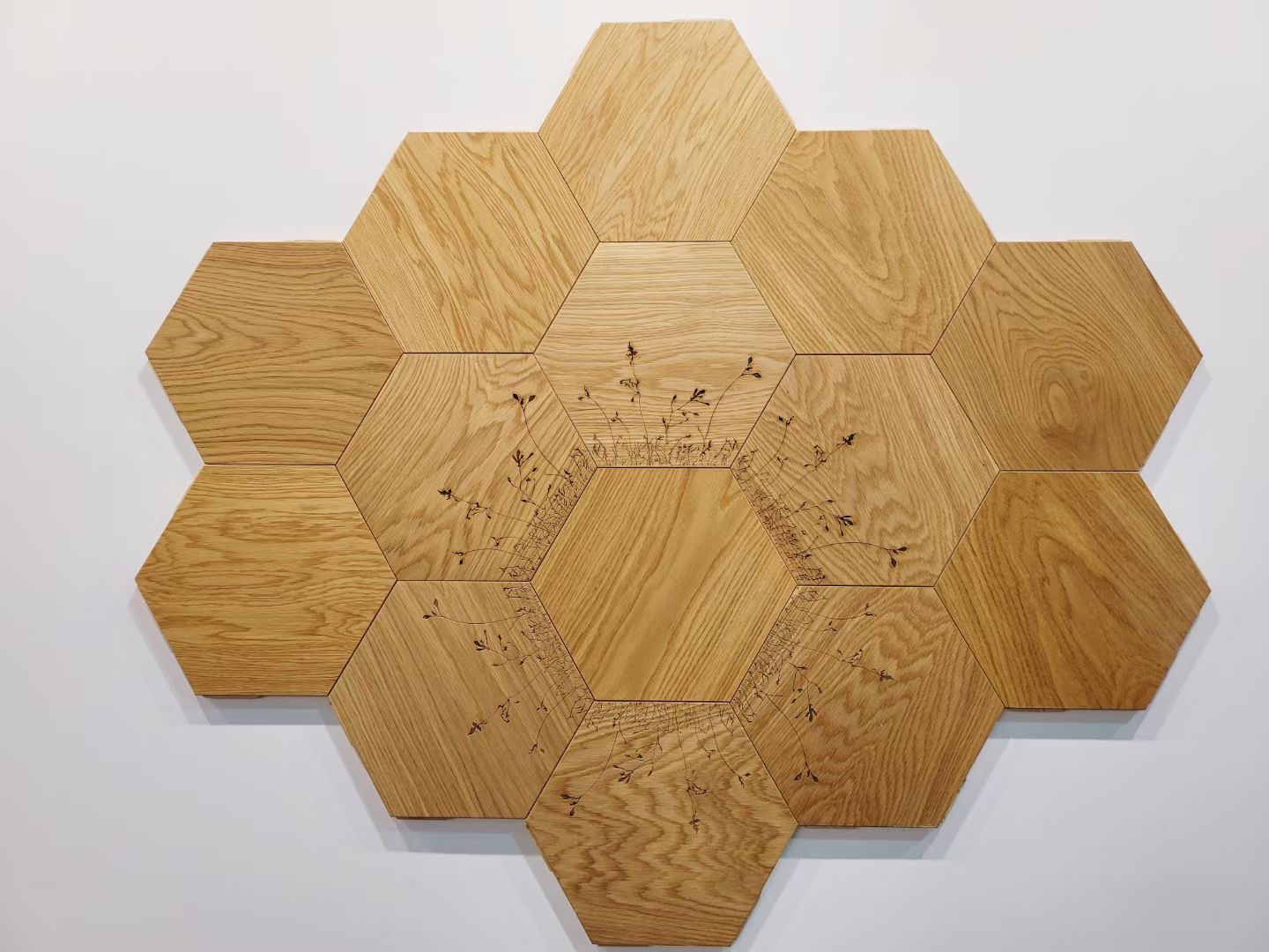 Engineered Wood Flooring Type Parquet Wood Flooring in Antiqued Mable Teak Oak Walnut