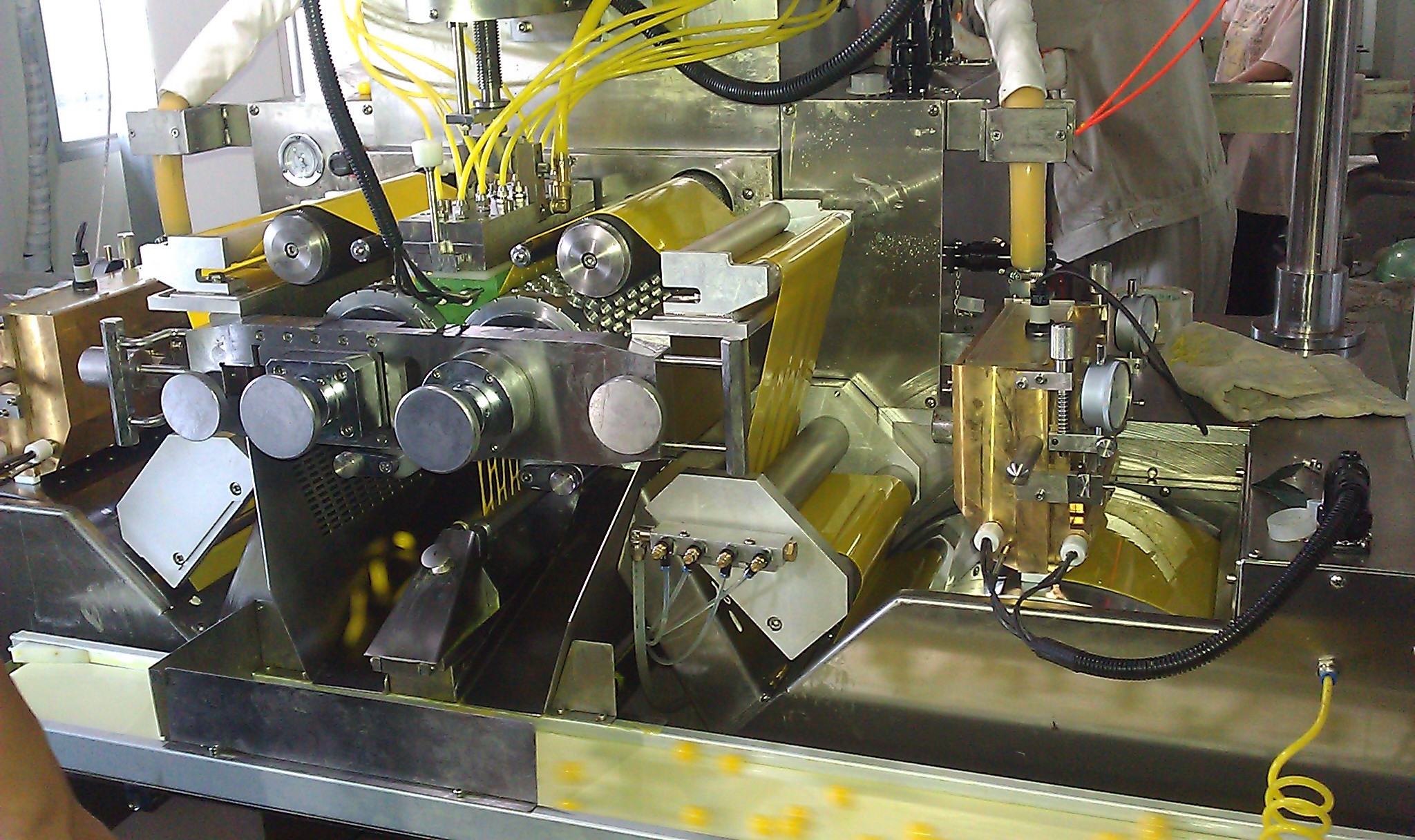 Big Scale Fish Oil Softgel Capsule Machine / Encapsulation Machine S610