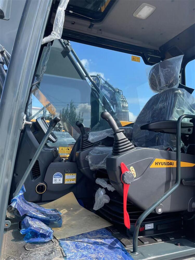 Used Hyundai HX220S HX220L 22T Crawler Excavator in Shanghai Moving Type Crawler Chain