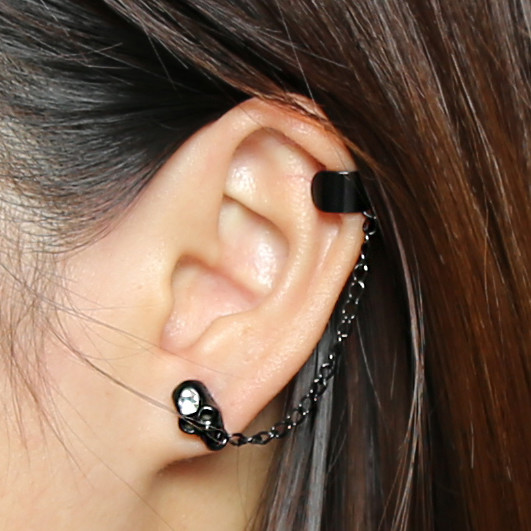 Factory price man style cool skull stud earrings with crystal
