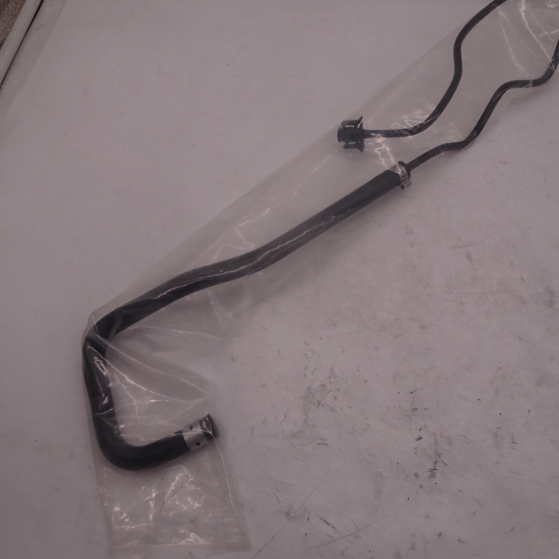 Hot new Ford Focus water tank return pipe BV618C012DD original factory