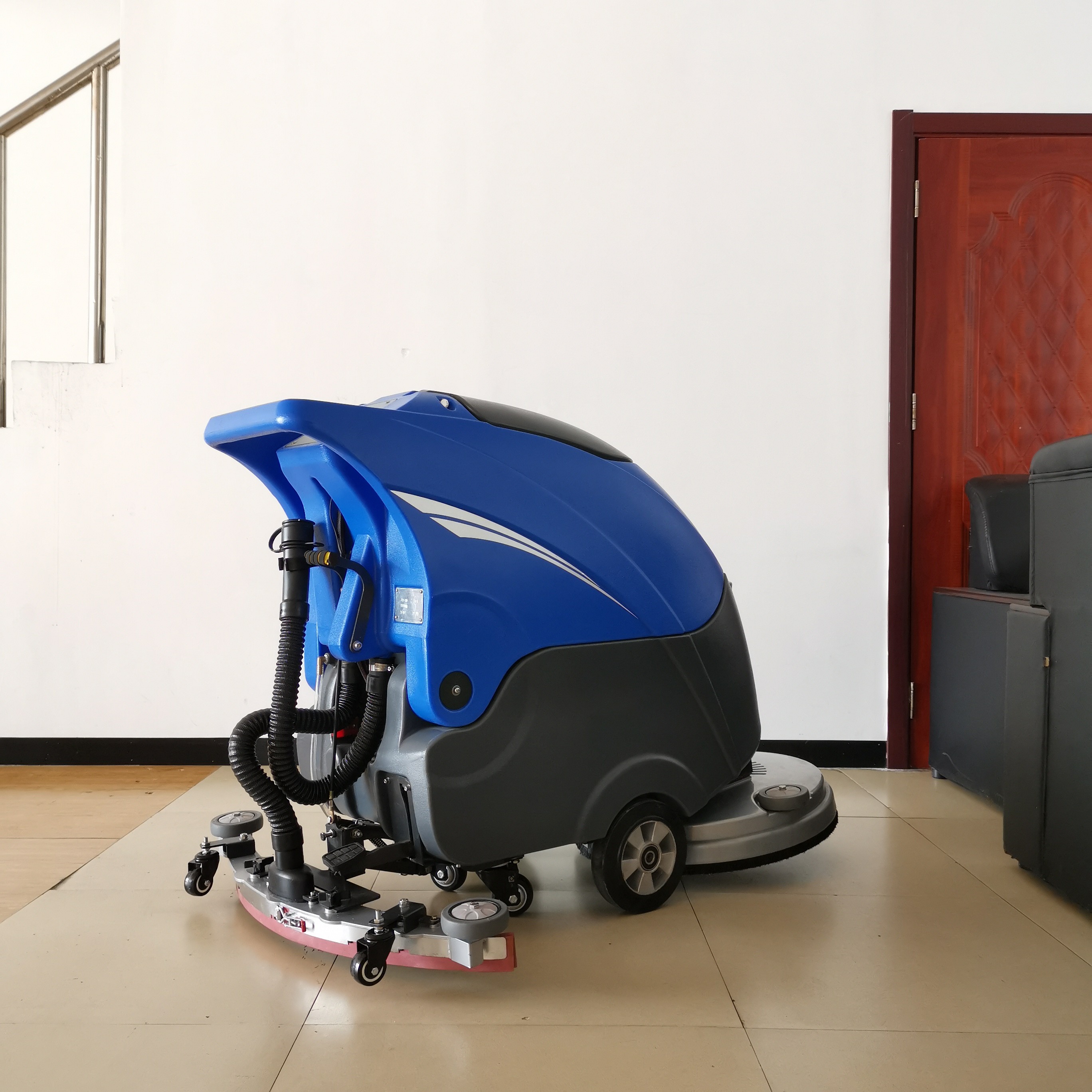 Efficient Floor Cleaning With Single Driver Blue FNE-D550 Floor Scrubber Robust Battery, 550mm Brush Disc Diameter