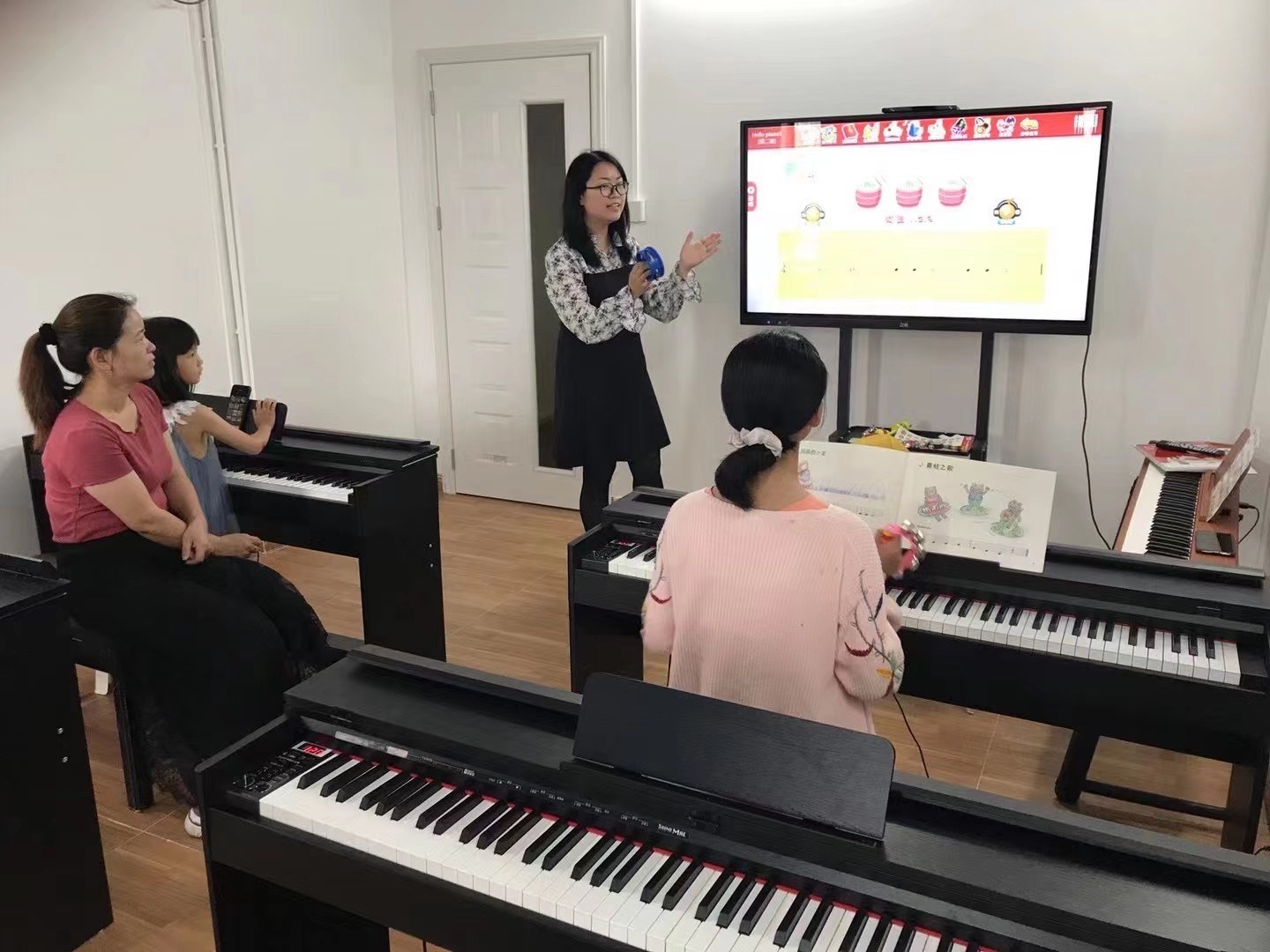 OEM& ODM piano 88 keys hammer keyboard Midi digital music piano Portable the function of changing voice, recording, acc