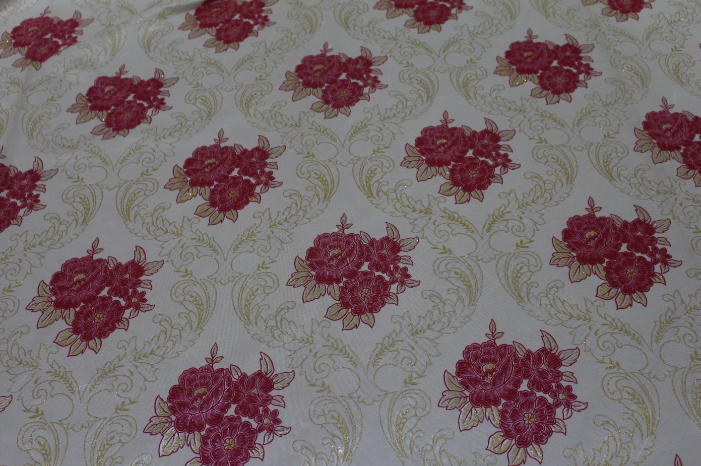 210cm Wide 80gsm Knitted Polyester Tricot Fabric With Red Rose Pattern