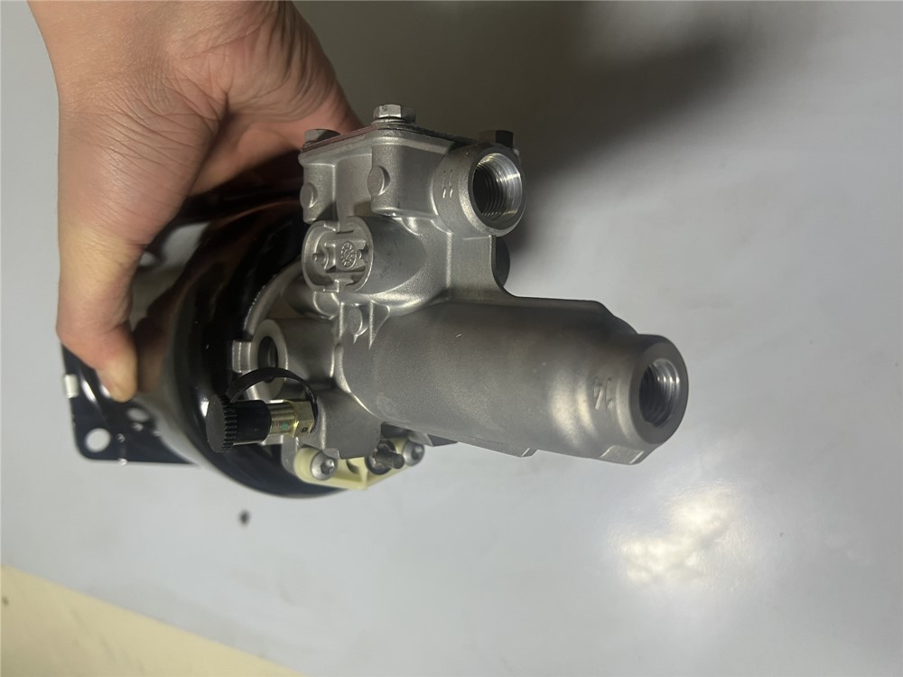 Yutong Bus Spare Parts Bus Clutch Slave Cylinder (Φ102, Φ25, With Push Rod) 1604-00868 9700516080