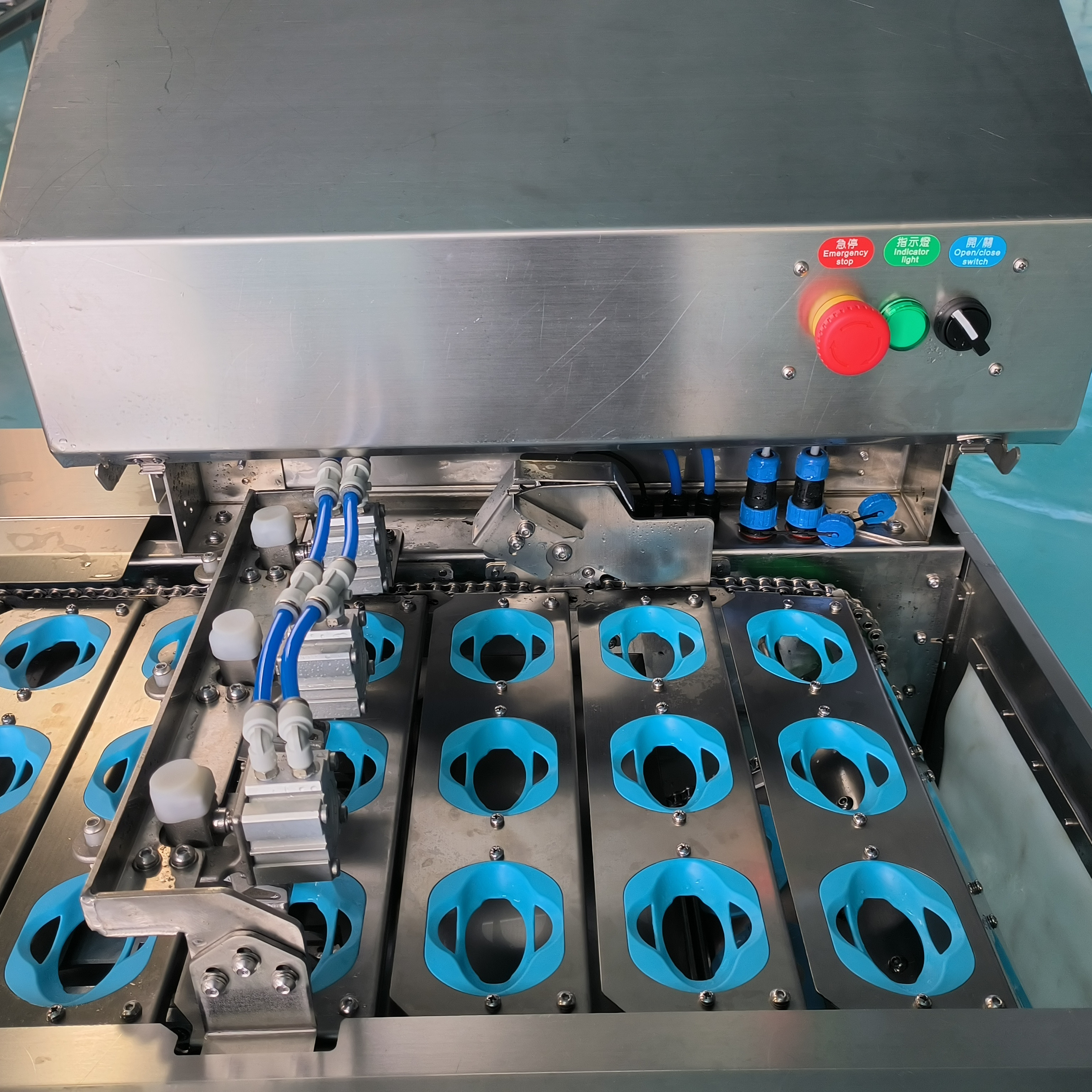 Efficient Commercial Three Row Egg Beater With Precise Shell Breaking Device