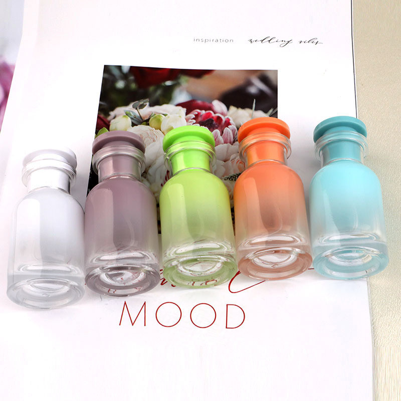 Manufacturers Wholesale Spot 30ml Spray Perfume Bottle, Screw Mouth Spray Color Gradient Glass Perfume Bottle
