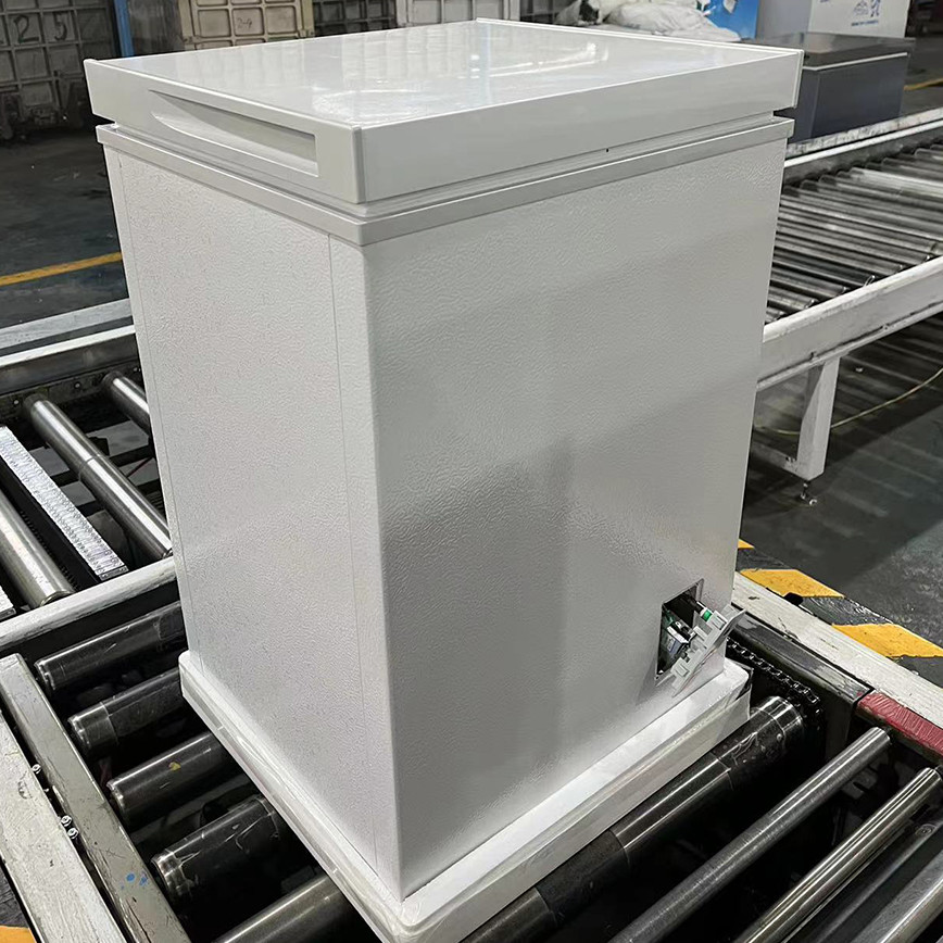 220V / 50Hz Mini Deep Chest Freezer With Door Lock And Silver Exterior Appearance