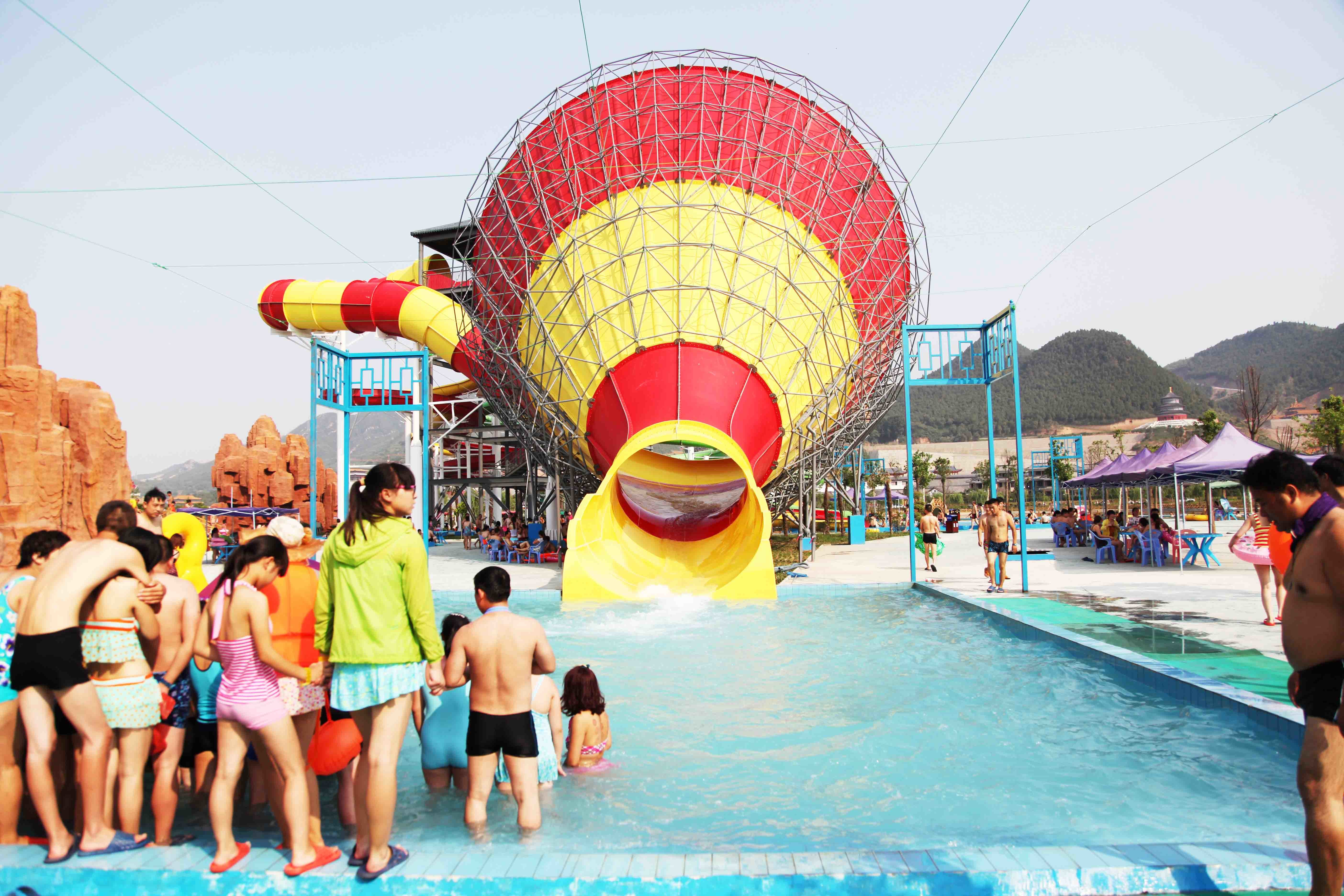 Galvanized Carbon Steel Tornado Slide For Aqua Park / Fiberglass Water Park Equipment